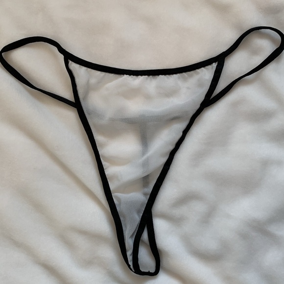 Size Medium Nightie 🤍🖤 - Picture 6 of 6